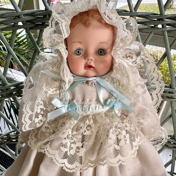 1992 GUNNY, 10 1/2” PORCELAIN DOLL WITH CLOTH BODY. - Picture 3 of 14